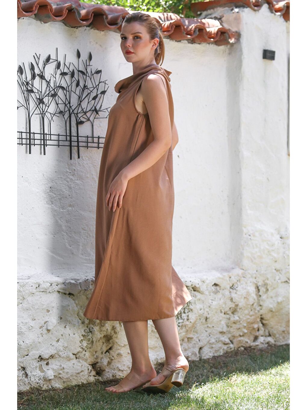 Kahverengi Tarçın Rengi Degaje Yaka Kolsuz Gizli Cepli Yıkamalı Casual Keten Görünümlü Dokuma Elbise 120 55-6