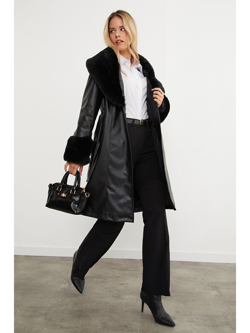 Siyah Kürk Yakalı Ve Manşetli Suni Deri Mont-2