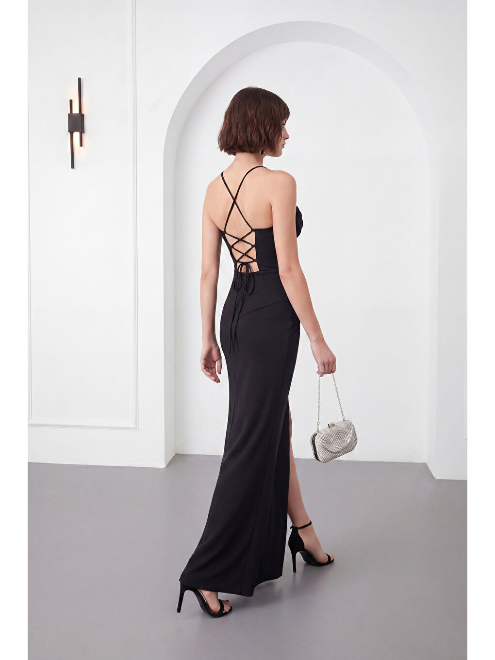 Kadın Siyah Sırt Dekolteki Yırtmaçlı Uzun Davet Elbisesi-5