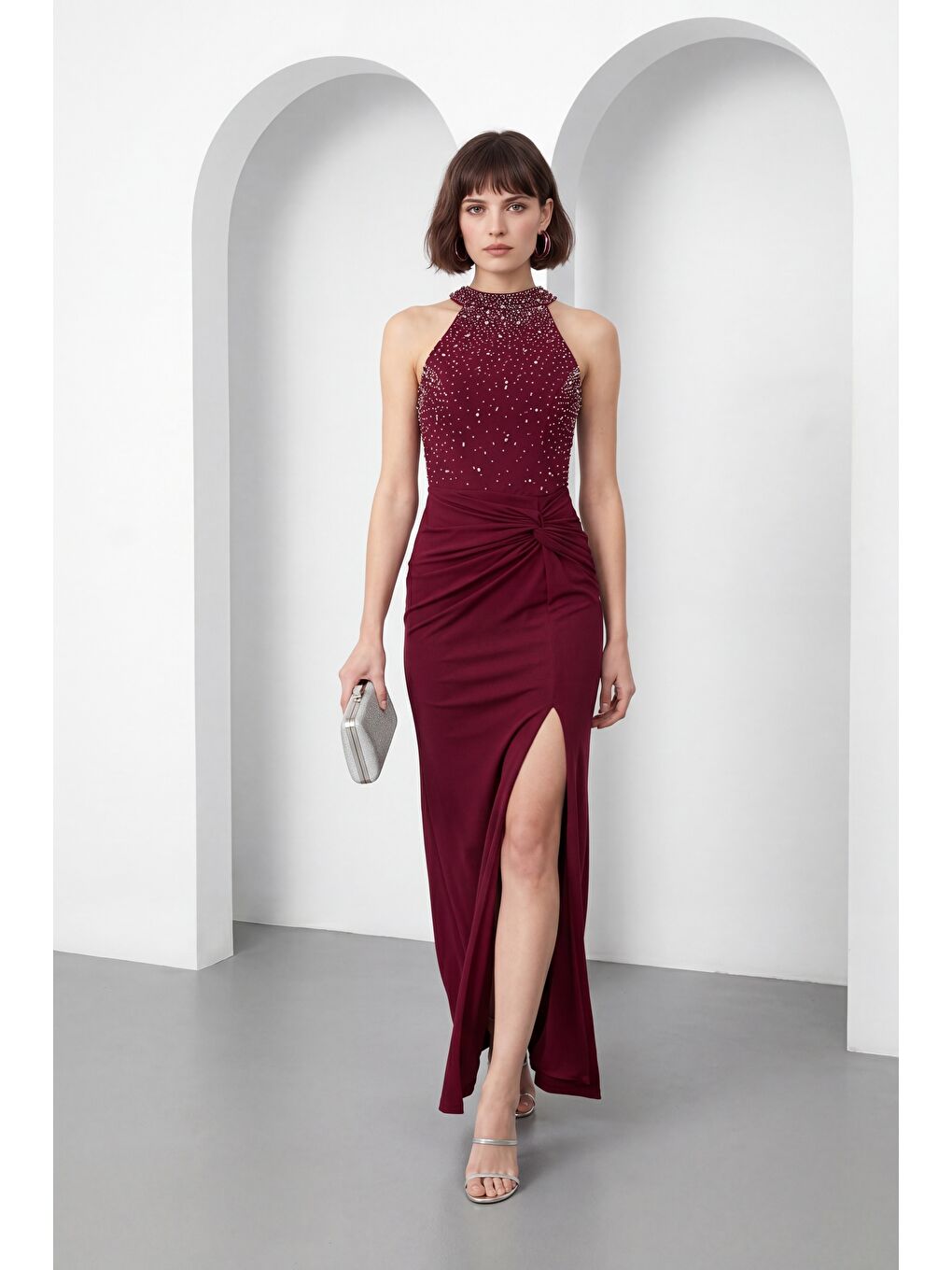 Kadın Bordo Dar Kalıp Halter Yaka Taşlı Uzun Abiye Elbise