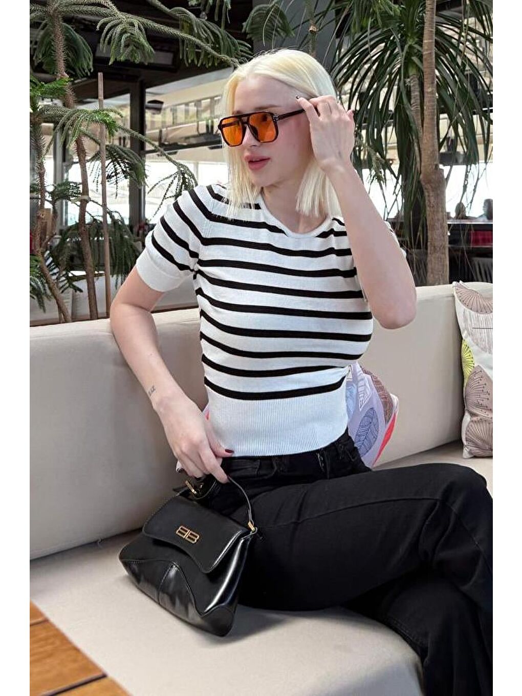 Beyaz Bisiklet Yaka Çizgili Kadın T-Shirt Mg2400-4