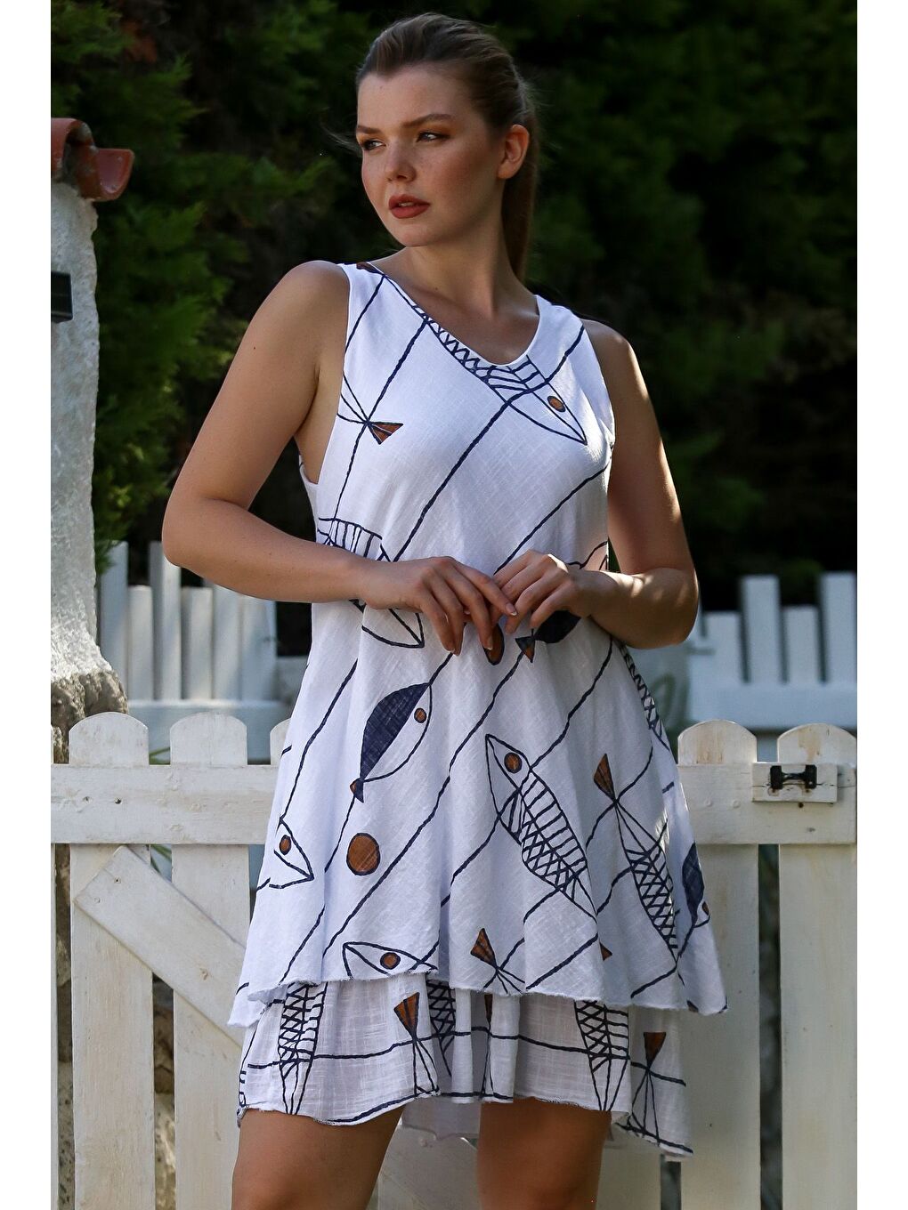 İtalyan Beyaz V Yaka Kolsuz Balık Desenli Astarlı Casual Keten Görünümlü Dokuma Elbise 95 60