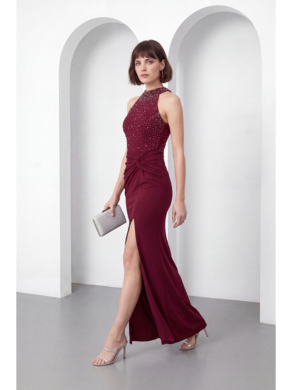 Kadın Bordo Dar Kalıp Halter Yaka Taşlı Uzun Abiye Elbise-1