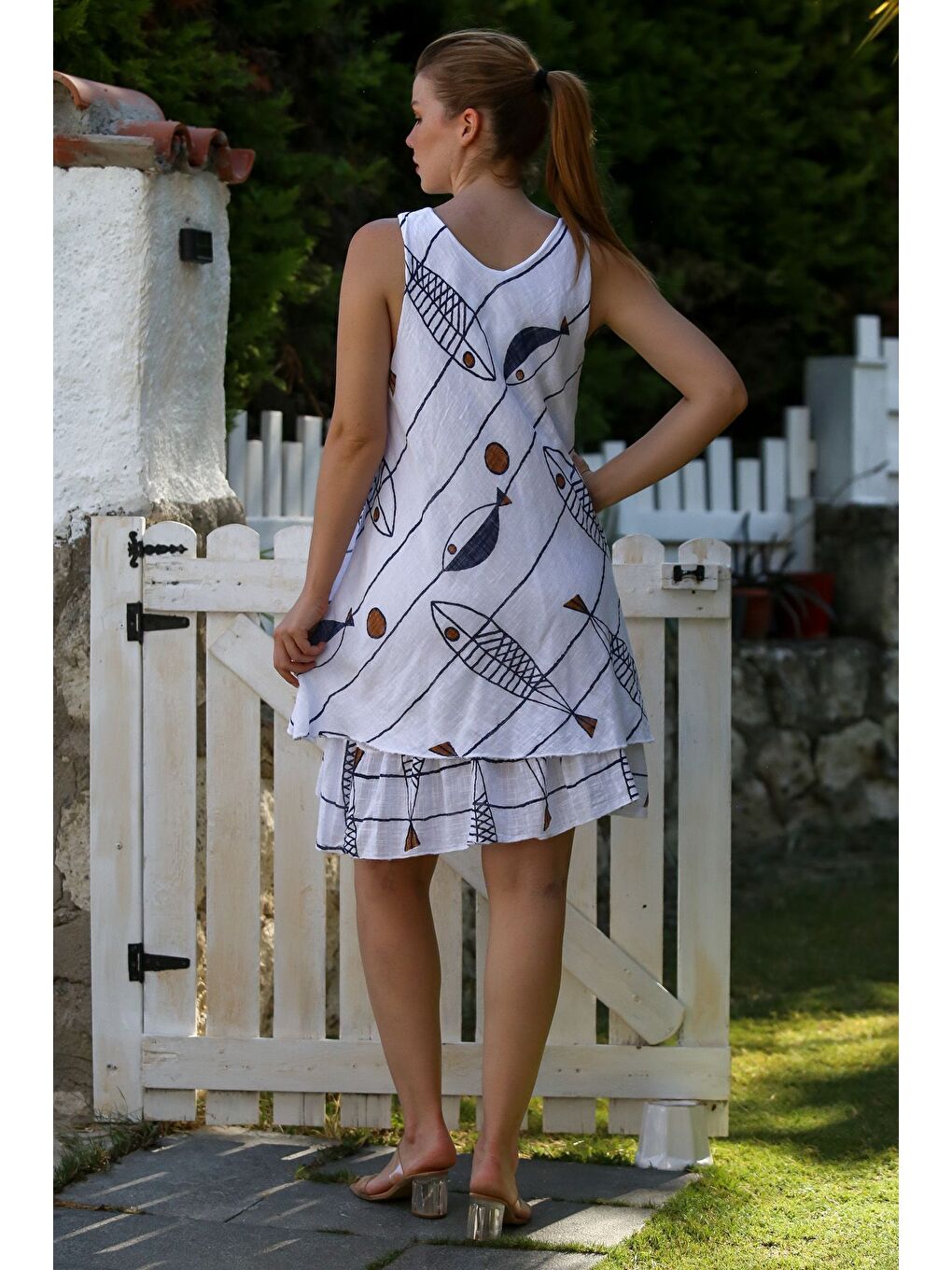 İtalyan Beyaz V Yaka Kolsuz Balık Desenli Astarlı Casual Keten Görünümlü Dokuma Elbise 95 60-1