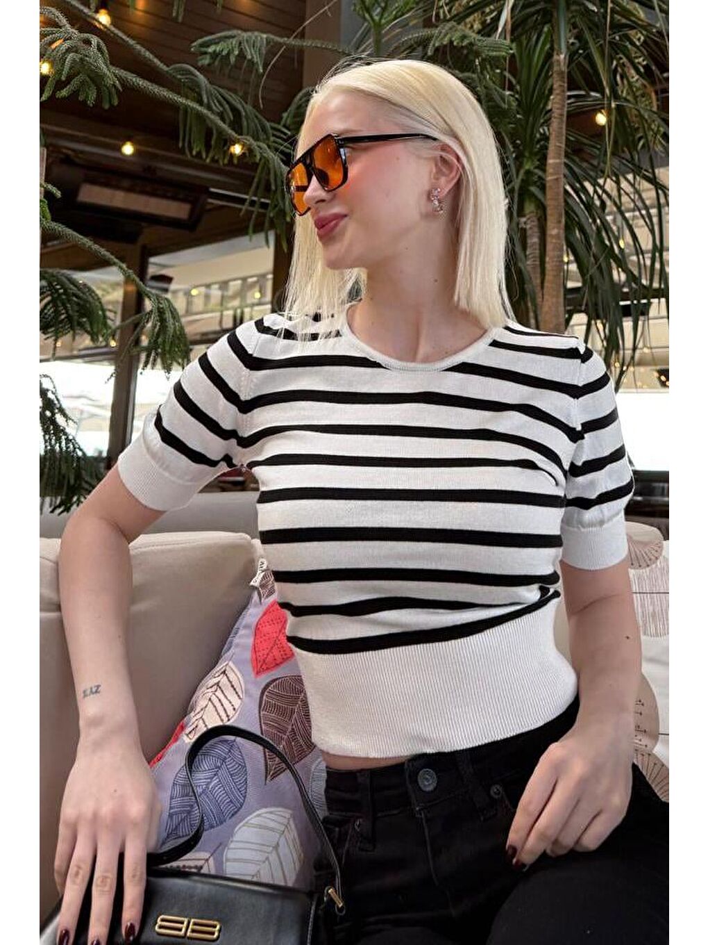 Beyaz Bisiklet Yaka Çizgili Kadın T-Shirt Mg2400-5