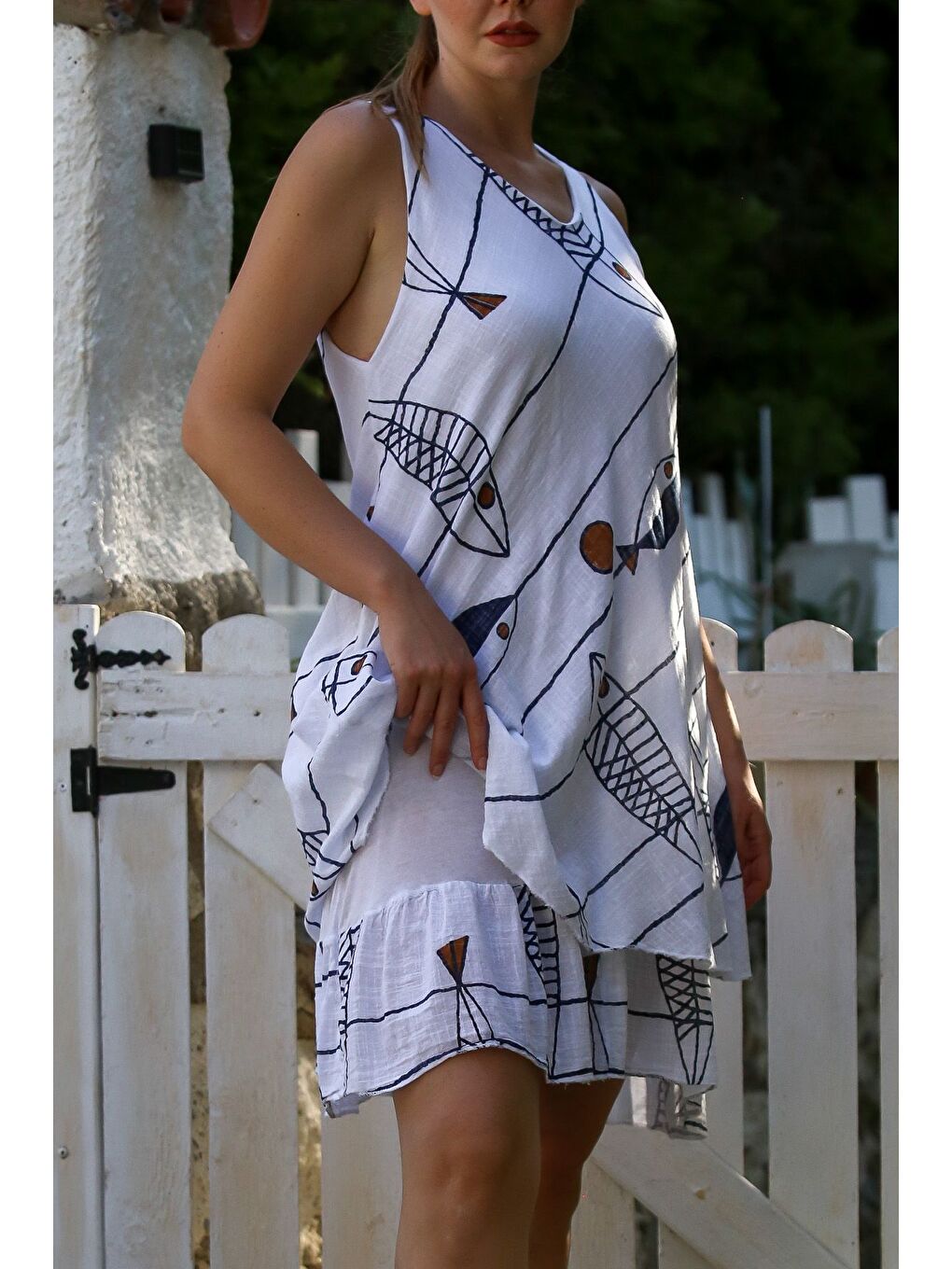 İtalyan Beyaz V Yaka Kolsuz Balık Desenli Astarlı Casual Keten Görünümlü Dokuma Elbise 95 60-2