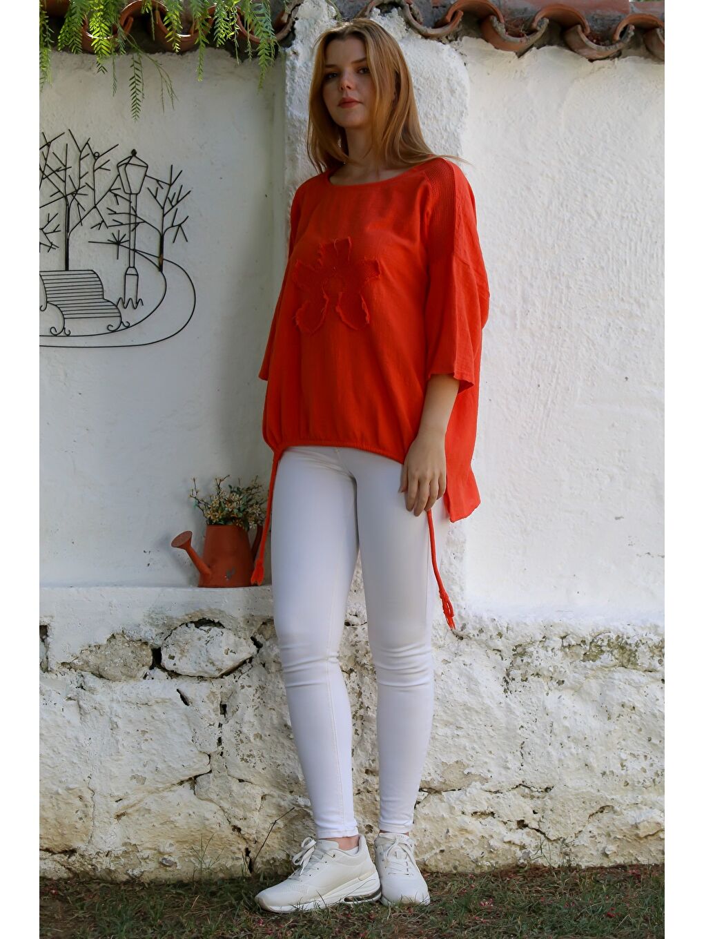 Kırmızı Organik Pamuk Narçiçeği Havuz Yaka 3/4 Kol File Detaylı Aplikeli Arkası Uzun Dokuma Bluz 70 68-5