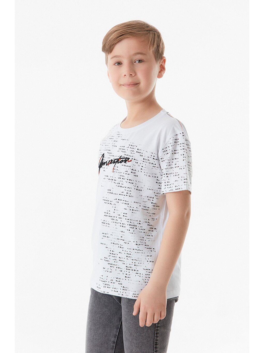 Beyaz Yazı Baskılı Erkek Çocuk Tişört