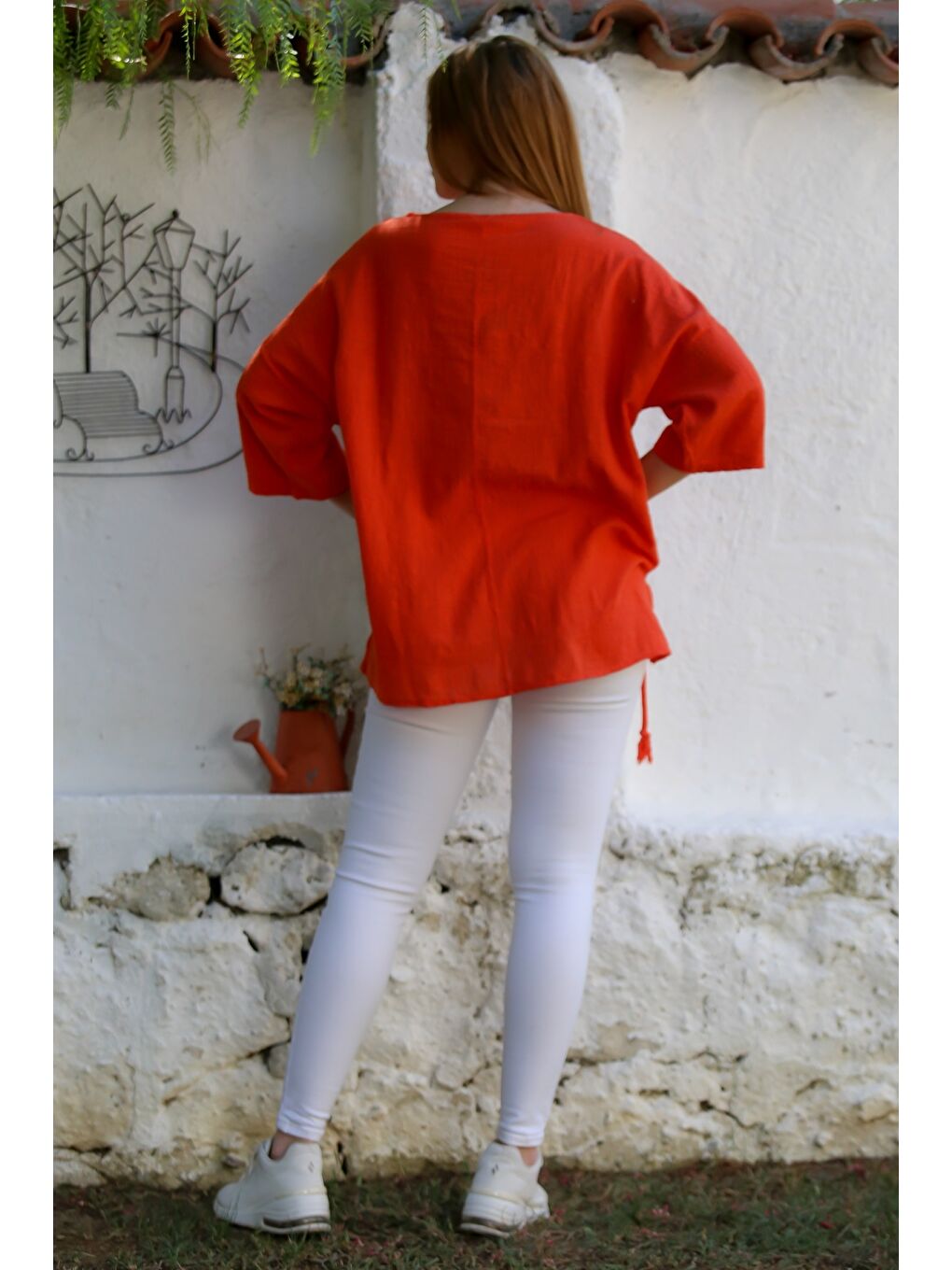 Kırmızı Organik Pamuk Narçiçeği Havuz Yaka 3/4 Kol File Detaylı Aplikeli Arkası Uzun Dokuma Bluz 70 68-7