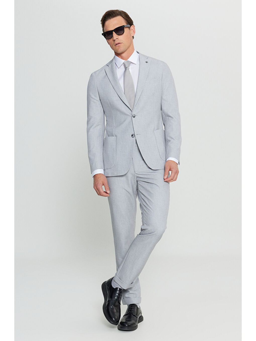 Erkek Gri Taşıma Torbalı Slim Fit Dar Kesim Kırlangıç Yaka Beli Bağlamalı Takım Elbise-1