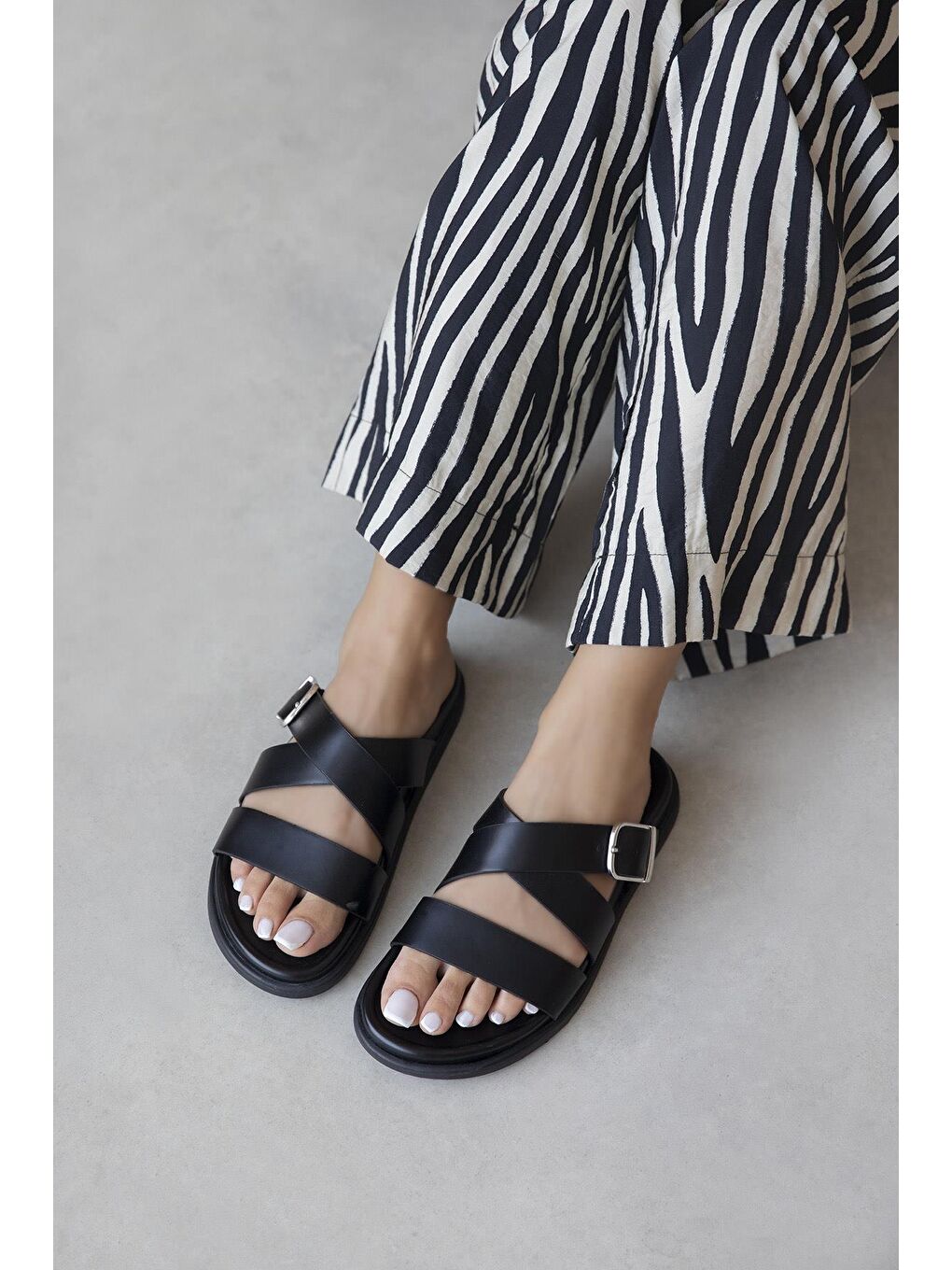 Norkys Kadın Toka Detay Günlük Konfor Terlik Siyah-1