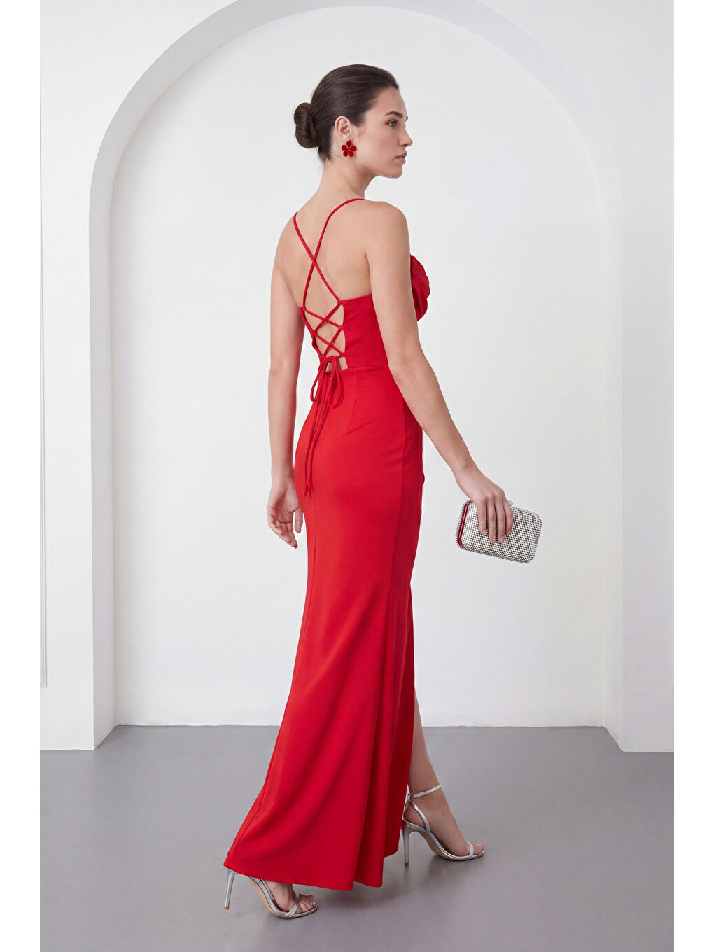 Kadın Kırmızı Sırt Dekolteki Yırtmaçlı Uzun Davet Elbisesi-5