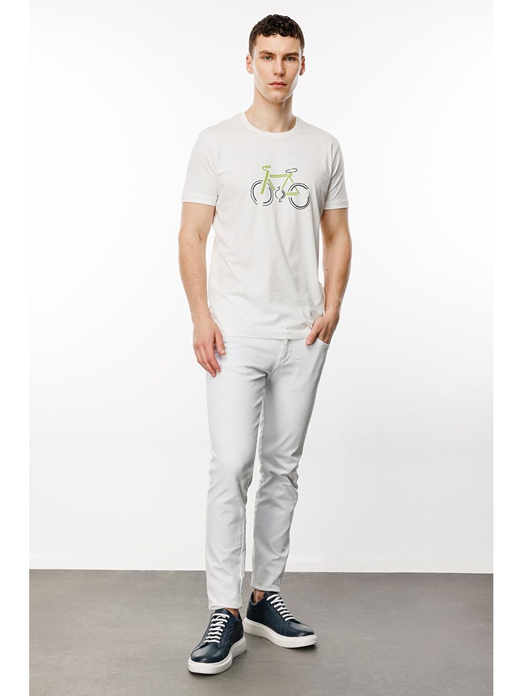 Beyaz Standart Fit Dar Kalıp Bisiklet Yaka Baskılı Kısa Kollu  %100 Pamuk Tişört-5