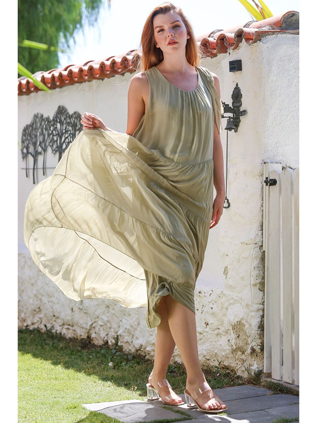 İtalyan Koyu Bej Havuz Yaka Kolsuz Bağlamalı Astarlı Casual İpek Dokuma Elbise 130 65-5