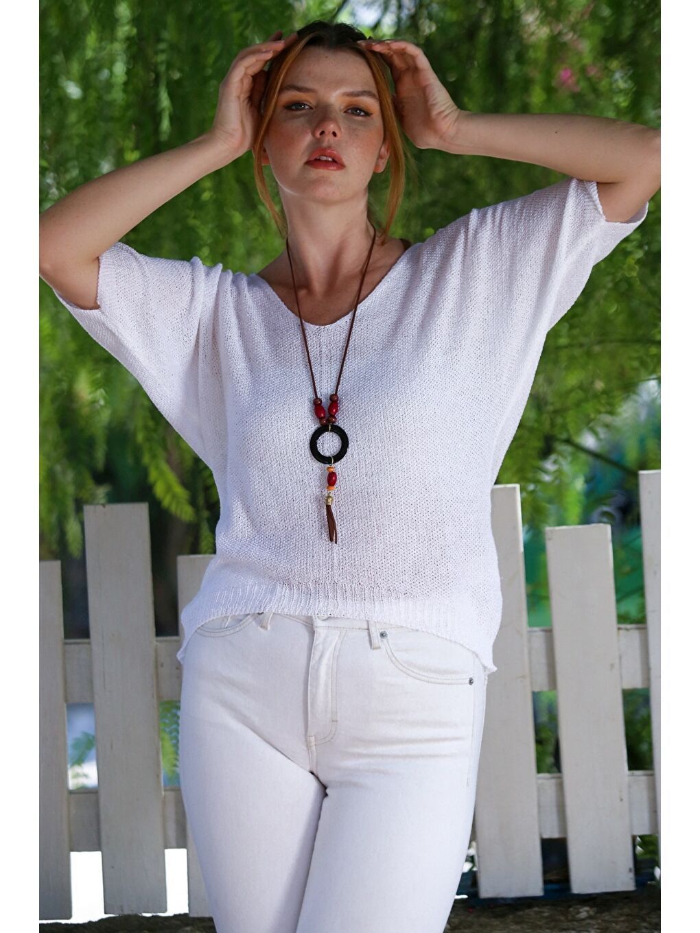 Beyaz V Yaka 3/4 Kol İnce Arkası Uzun Crop Fit Triko Bluz 50 60