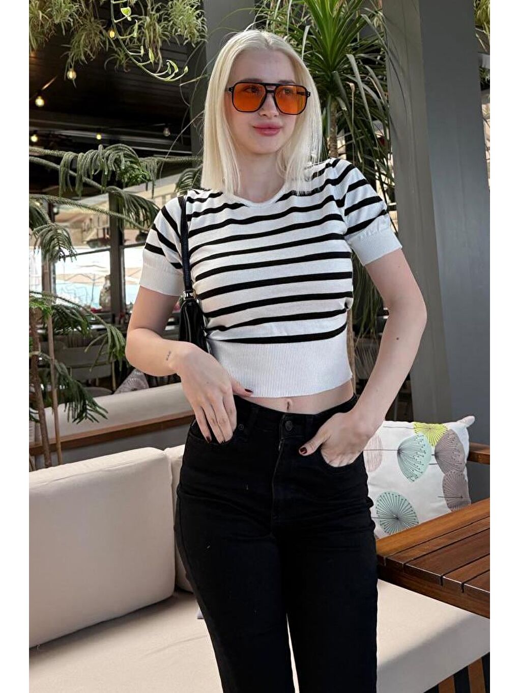 Beyaz Bisiklet Yaka Çizgili Kadın T-Shirt Mg2400-6