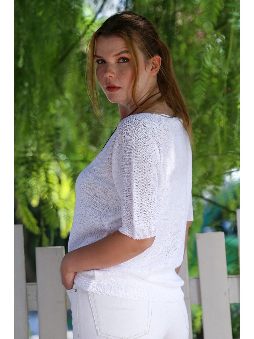 Beyaz V Yaka 3/4 Kol İnce Arkası Uzun Crop Fit Triko Bluz 50 60-7