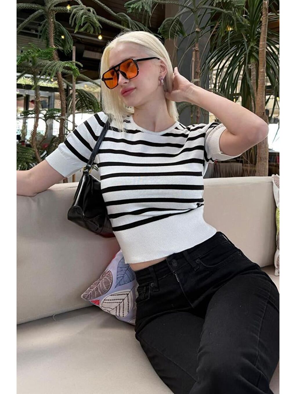 Beyaz Bisiklet Yaka Çizgili Kadın T-Shirt Mg2400-7