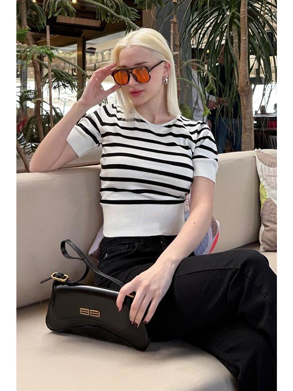 Beyaz Bisiklet Yaka Çizgili Kadın T-Shirt Mg2400-8