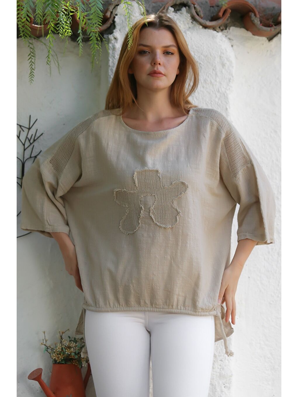 Organik Pamuk Bej Havuz Yaka 3/4 Kol File Detaylı Aplikeli Arkası Uzun Oversize Dokuma Bluz 70 68-4