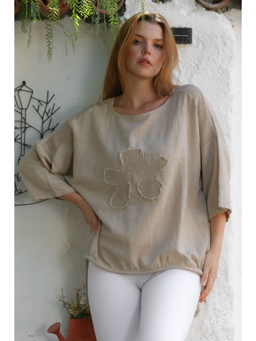 Organik Pamuk Bej Havuz Yaka 3/4 Kol File Detaylı Aplikeli Arkası Uzun Oversize Dokuma Bluz 70 68-6