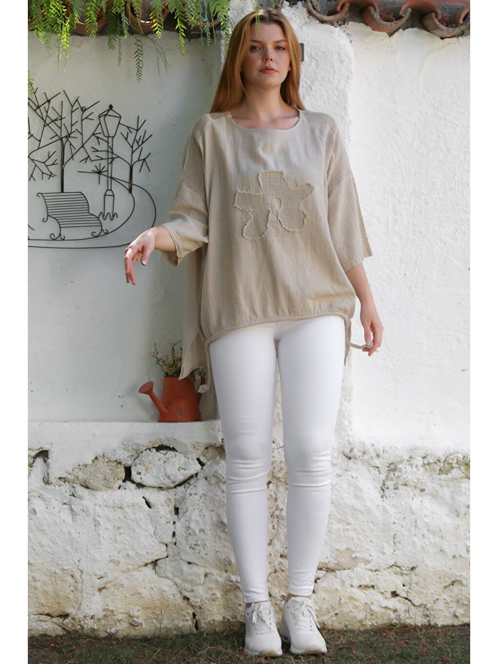 Organik Pamuk Bej Havuz Yaka 3/4 Kol File Detaylı Aplikeli Arkası Uzun Oversize Dokuma Bluz 70 68-7