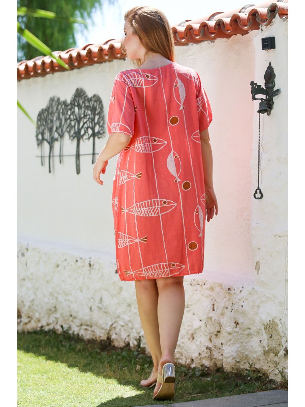 Kırmızı İtalyan Narçiçeği Havuz Yaka Kısa Kol Balık Desenli Casual Keten Görünümlü Dokuma Elbise 100 60-1