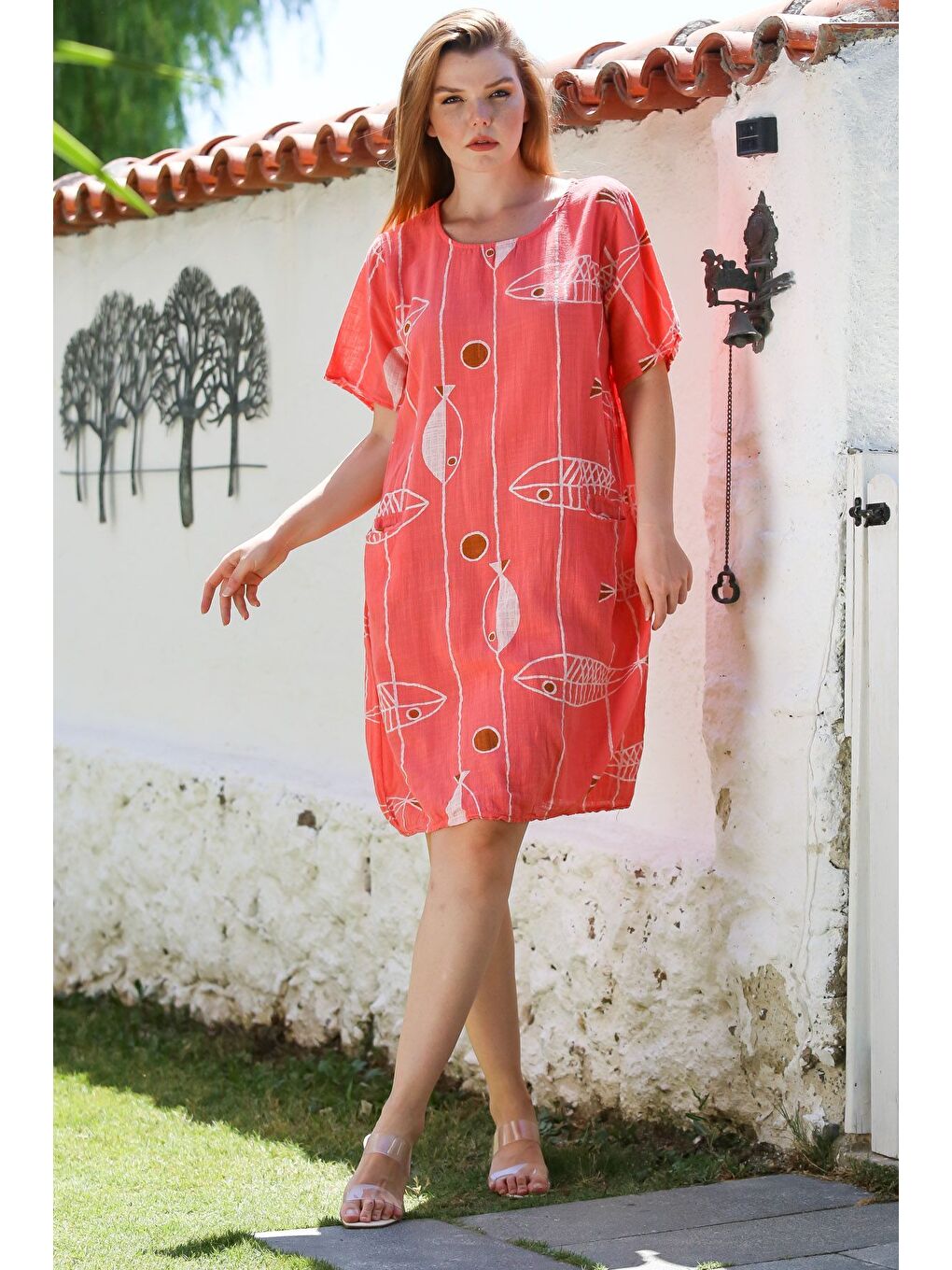 Kırmızı İtalyan Narçiçeği Havuz Yaka Kısa Kol Balık Desenli Casual Keten Görünümlü Dokuma Elbise 100 60-4