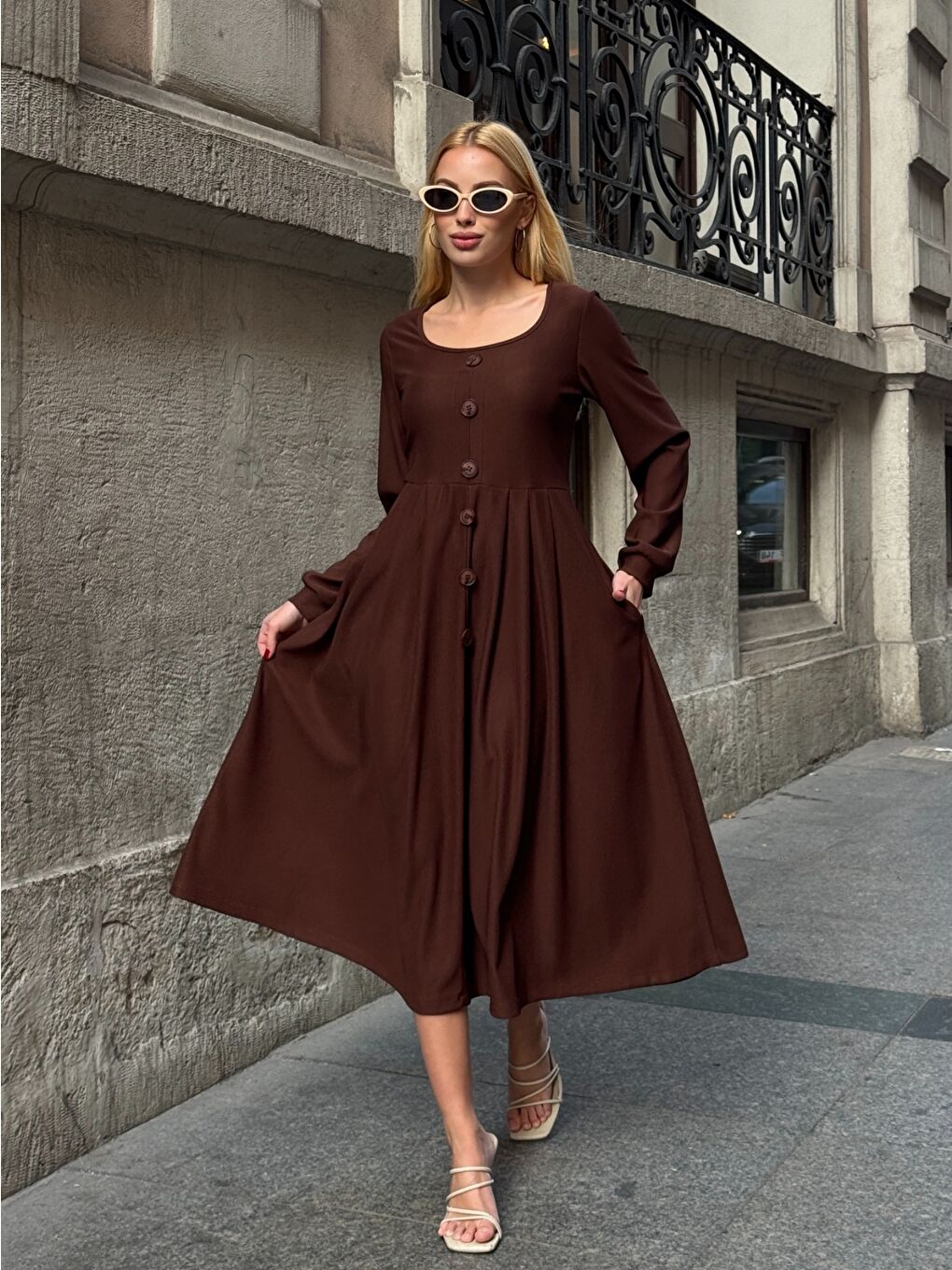 Kahverengi Ottoman Kumaş Düğme Detay Elbise Kahve-2