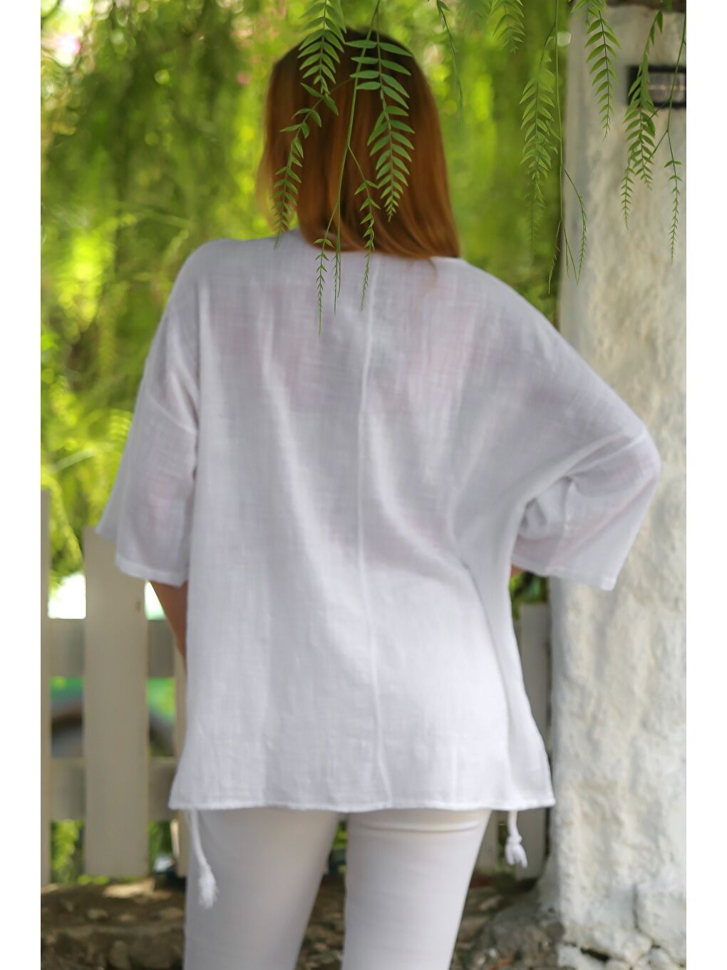 Organik Pamuk Beyaz Havuz Yaka 3/4 Kol File Detaylı Aplikeli Arkası Uzun Oversize Dokuma Bluz 70 68-1