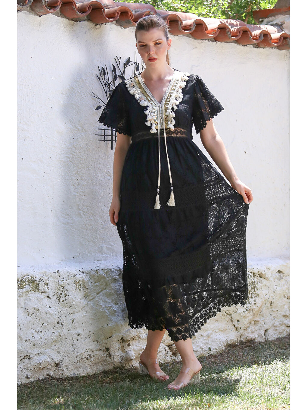 İtalyan Siyah V Yaka Dantelli Kol Astarlı Dantelli Püskül Detaylı Casual Dokuma Elbise 136 55-4