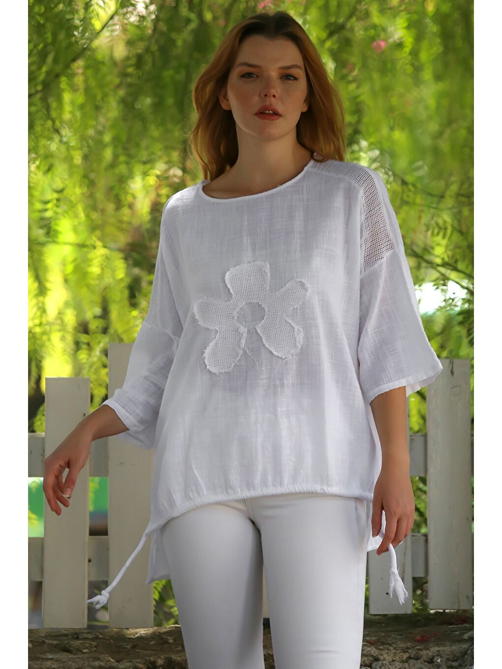 Organik Pamuk Beyaz Havuz Yaka 3/4 Kol File Detaylı Aplikeli Arkası Uzun Oversize Dokuma Bluz 70 68-2