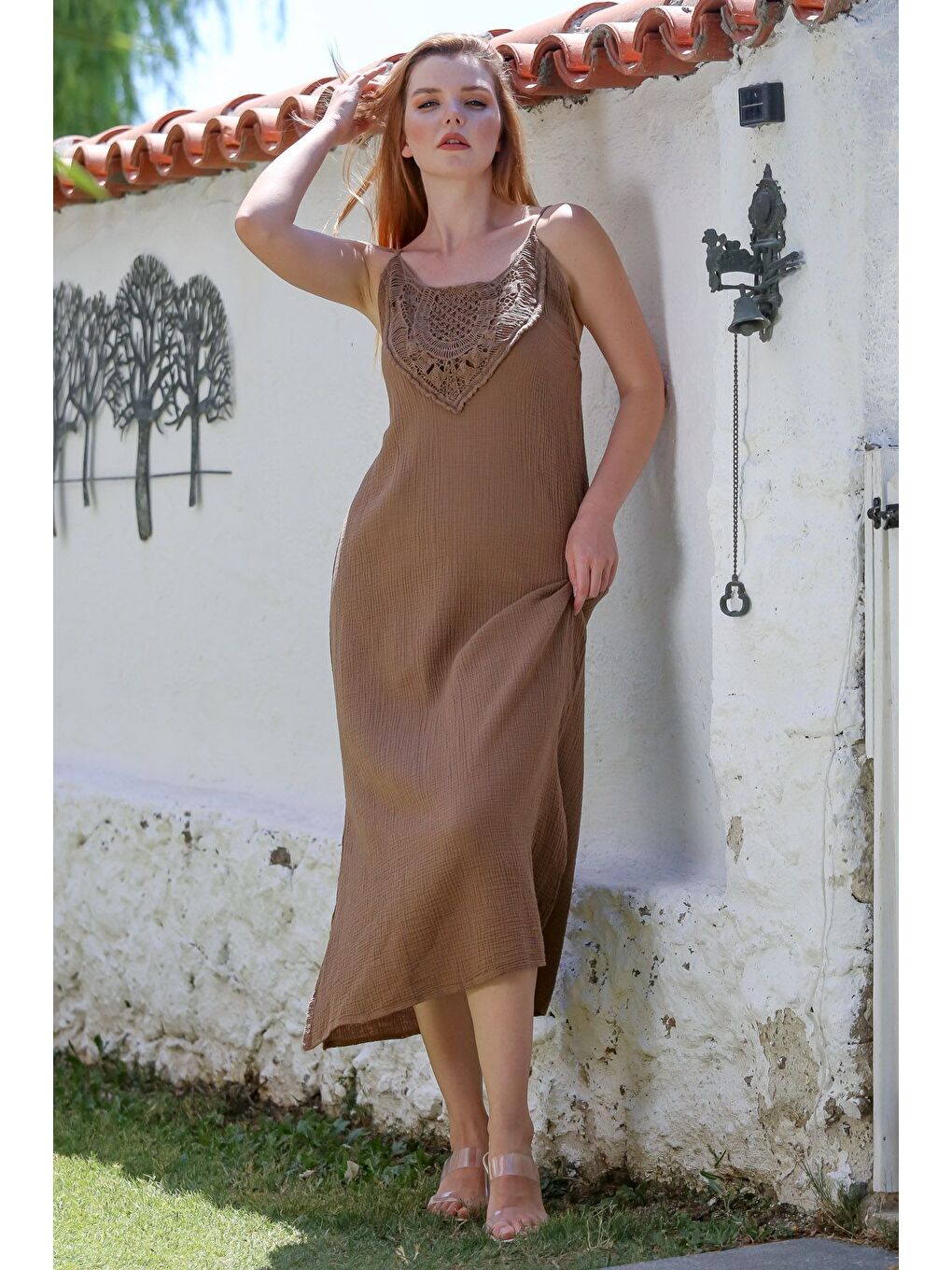 Kahverengi Askılı Yırtmaçlı Dantelli Casual Müslin Uzun Dokuma Elbise 128 55