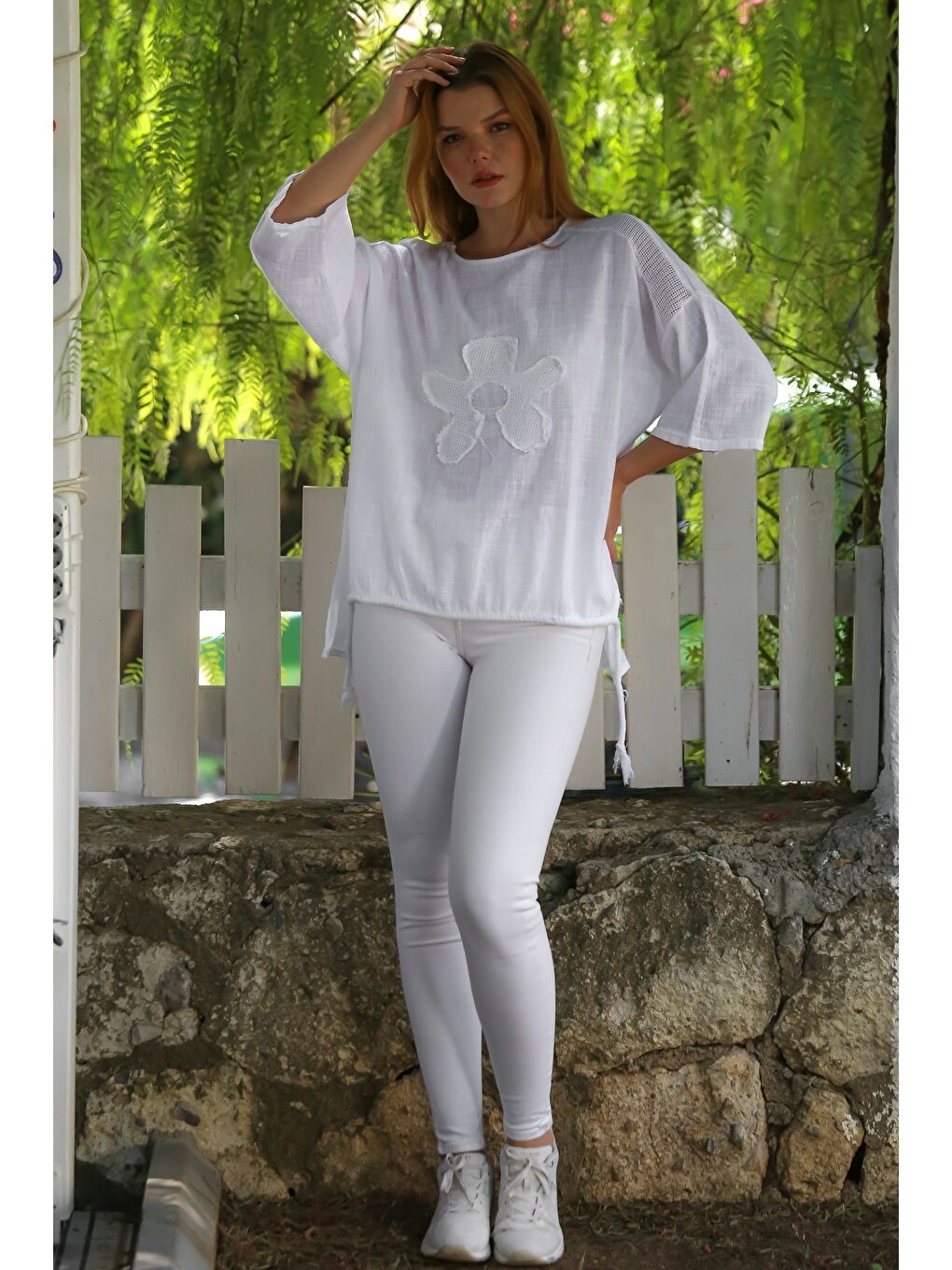 Organik Pamuk Beyaz Havuz Yaka 3/4 Kol File Detaylı Aplikeli Arkası Uzun Oversize Dokuma Bluz 70 68-5