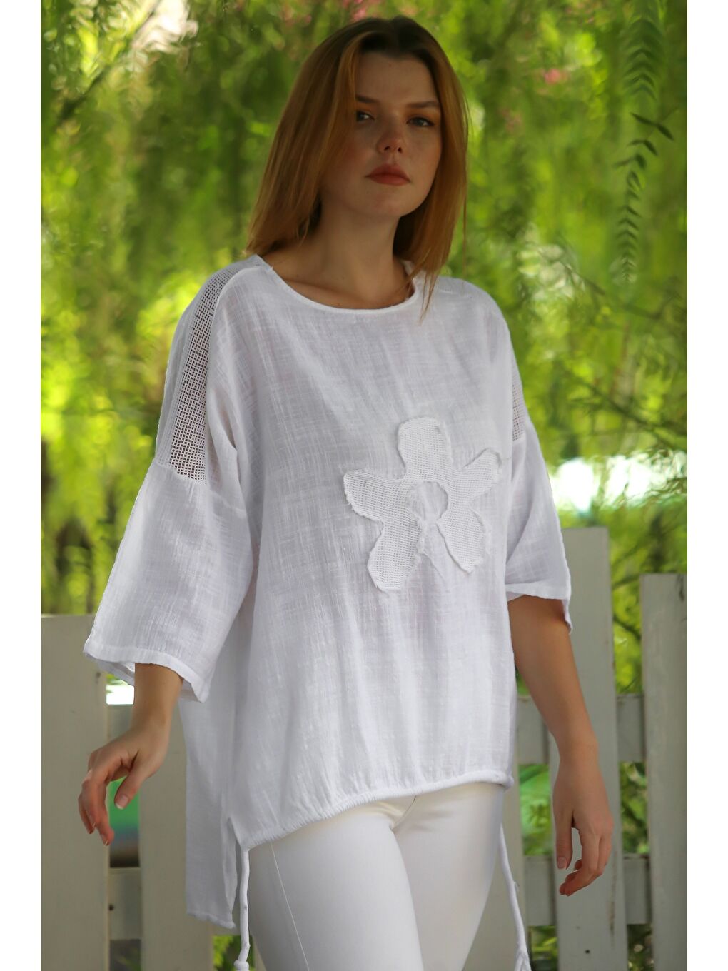 Organik Pamuk Beyaz Havuz Yaka 3/4 Kol File Detaylı Aplikeli Arkası Uzun Oversize Dokuma Bluz 70 68-6