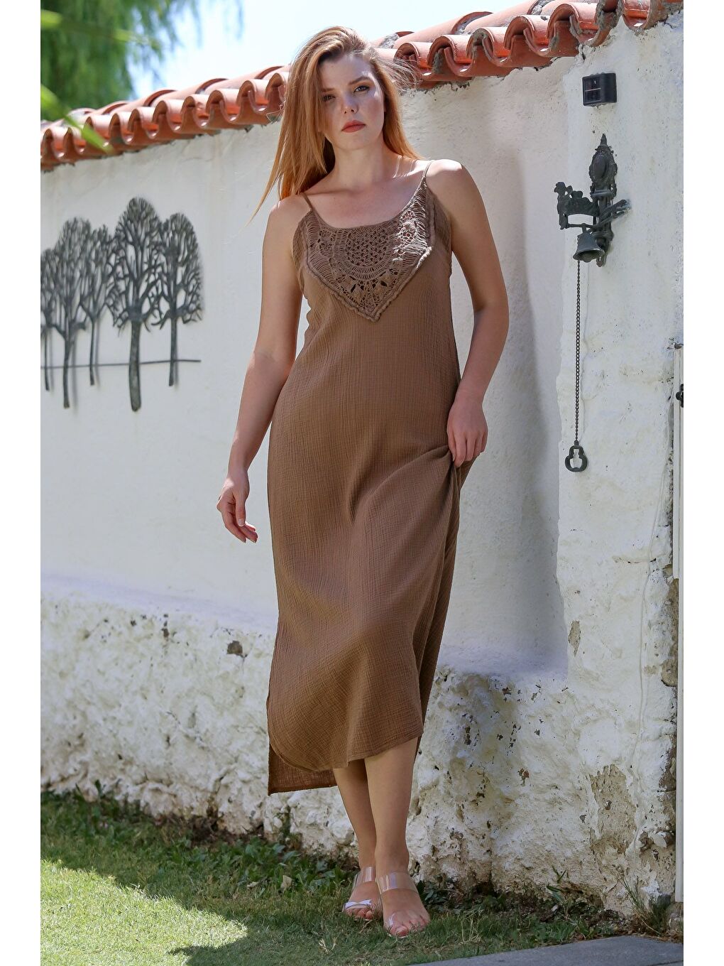 Kahverengi Askılı Yırtmaçlı Dantelli Casual Müslin Uzun Dokuma Elbise 128 55-3