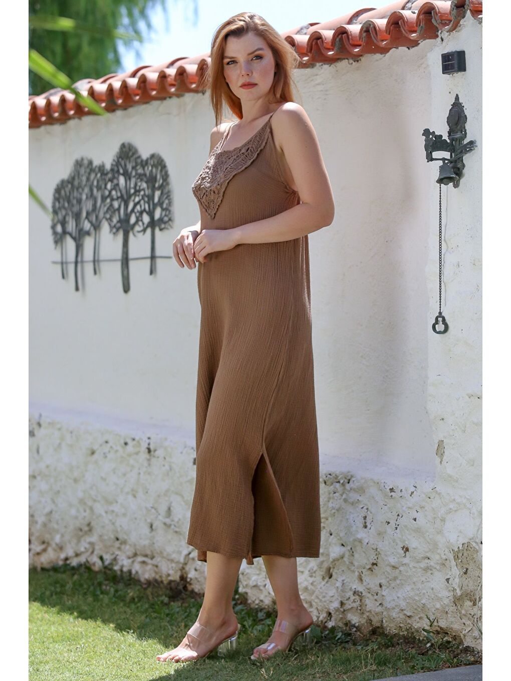Kahverengi Askılı Yırtmaçlı Dantelli Casual Müslin Uzun Dokuma Elbise 128 55-7