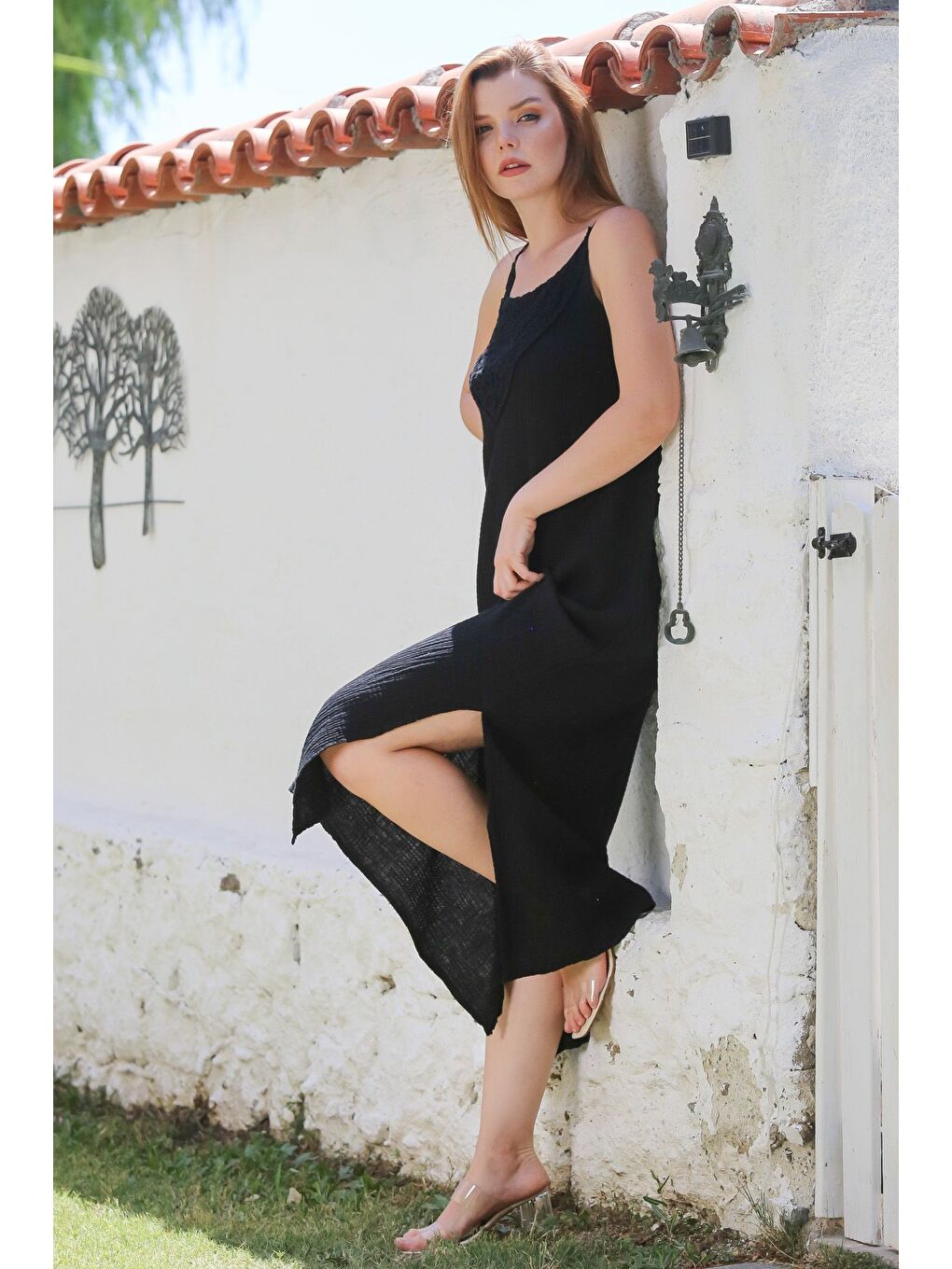 Siyah Askılı Yırtmaçlı Dantelli Casual Müslin Uzun Dokuma Elbise 128 55-2