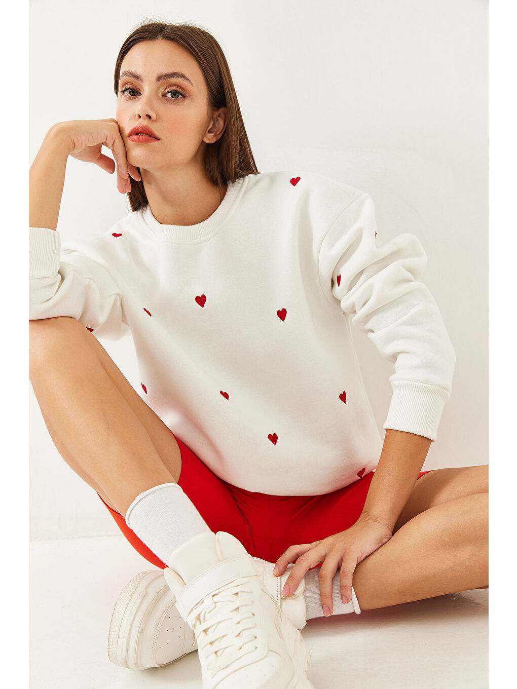 Ekru Kadın Kalp Nakışlı Sweatshirt MBHS-2