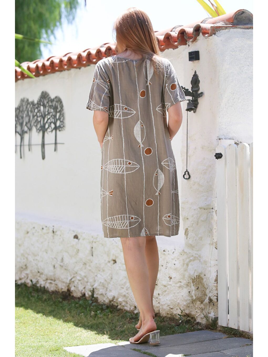 İtalyan Koyu Bej Havuz Yaka Kısa Kol Balık Desenli Casual Keten Görünümlü Dokuma Elbise 100 60-1