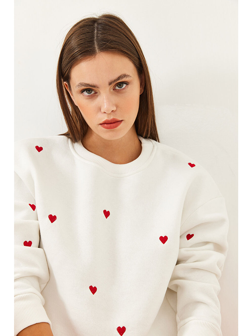 Ekru Kadın Kalp Nakışlı Sweatshirt MBHS-3