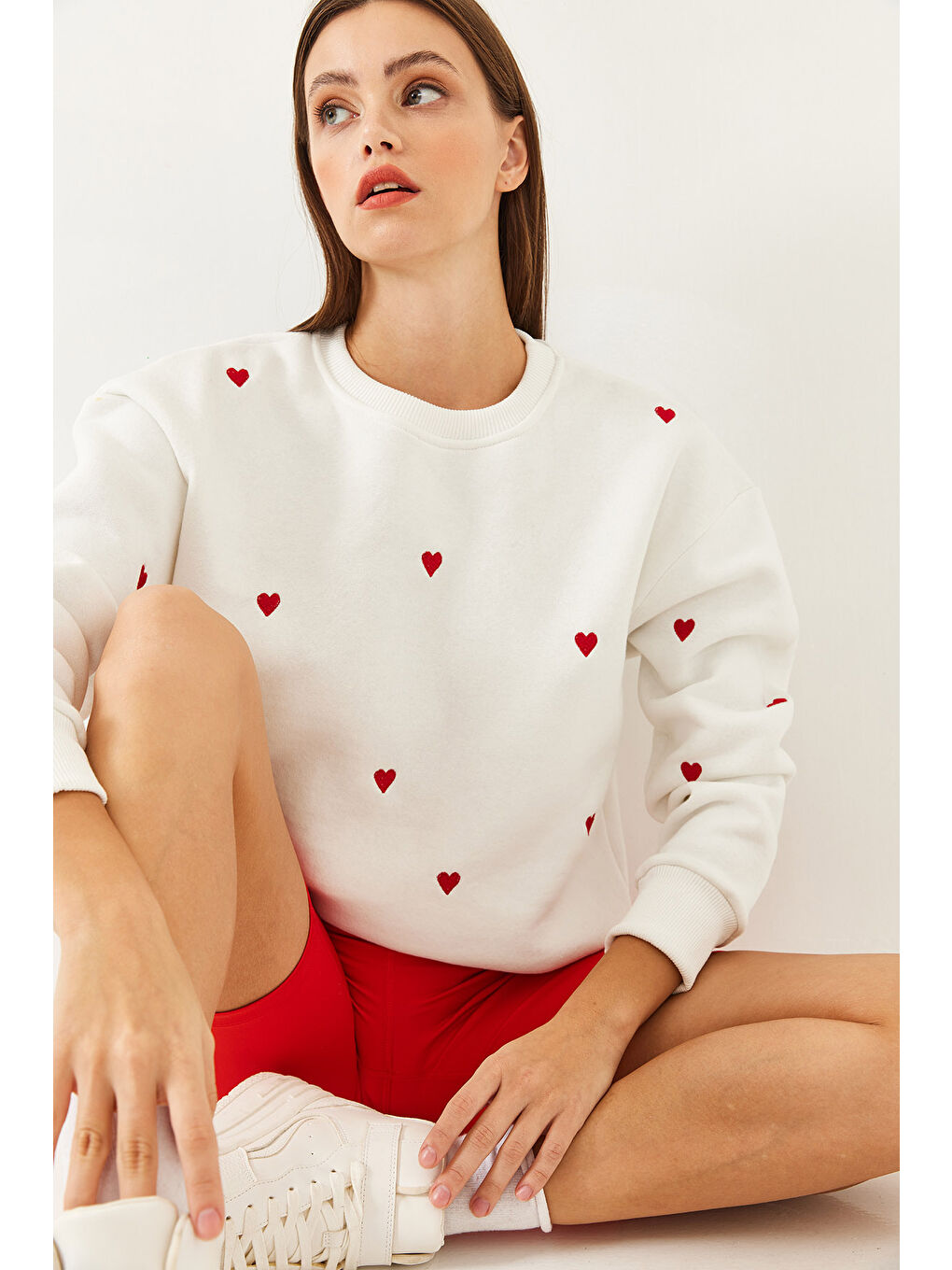 Ekru Kadın Kalp Nakışlı Sweatshirt MBHS-6