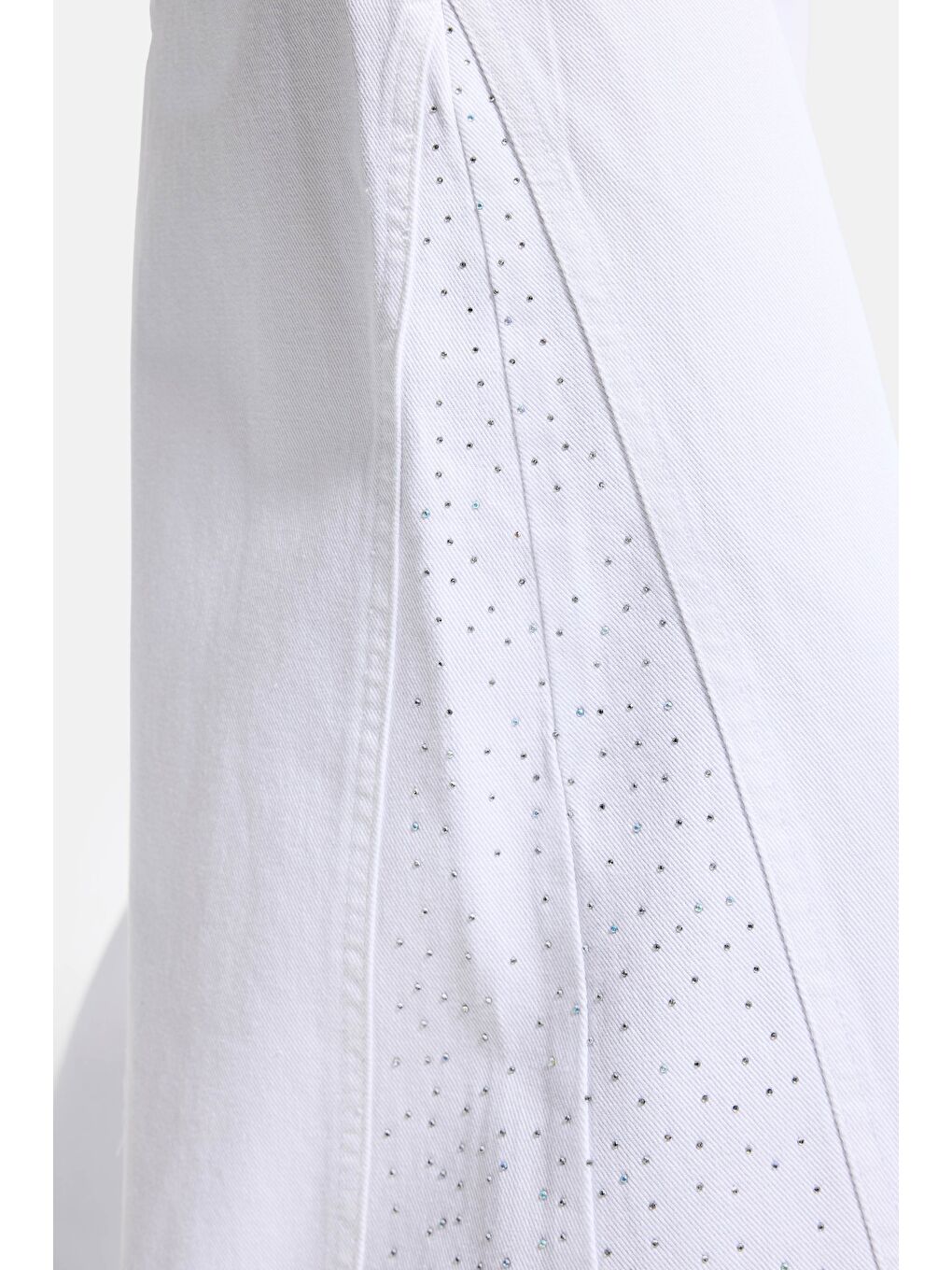 Kadın Beyaz T-5s6-2 Palazzo Fit Orta Bel Paça Parlak Taş Detaylı Özel Tasarım Denim Jean-1