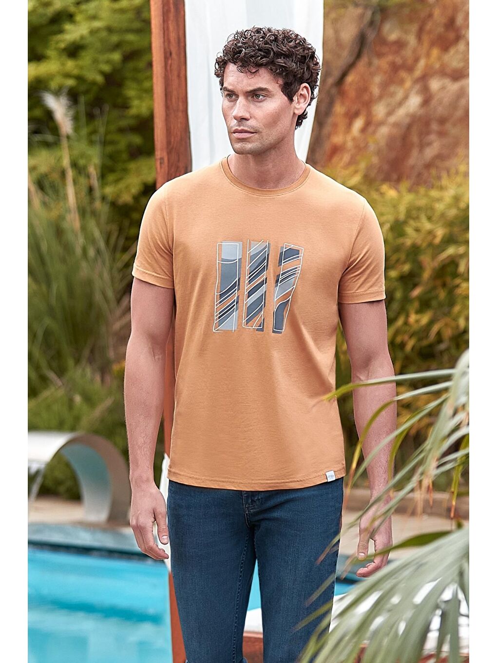 Sarı Hardal Baskılı Bez Ayağı Bisiklet Yaka %100 Pamuk Casual Slim Fit Dar Kesim Tişört 1011240165