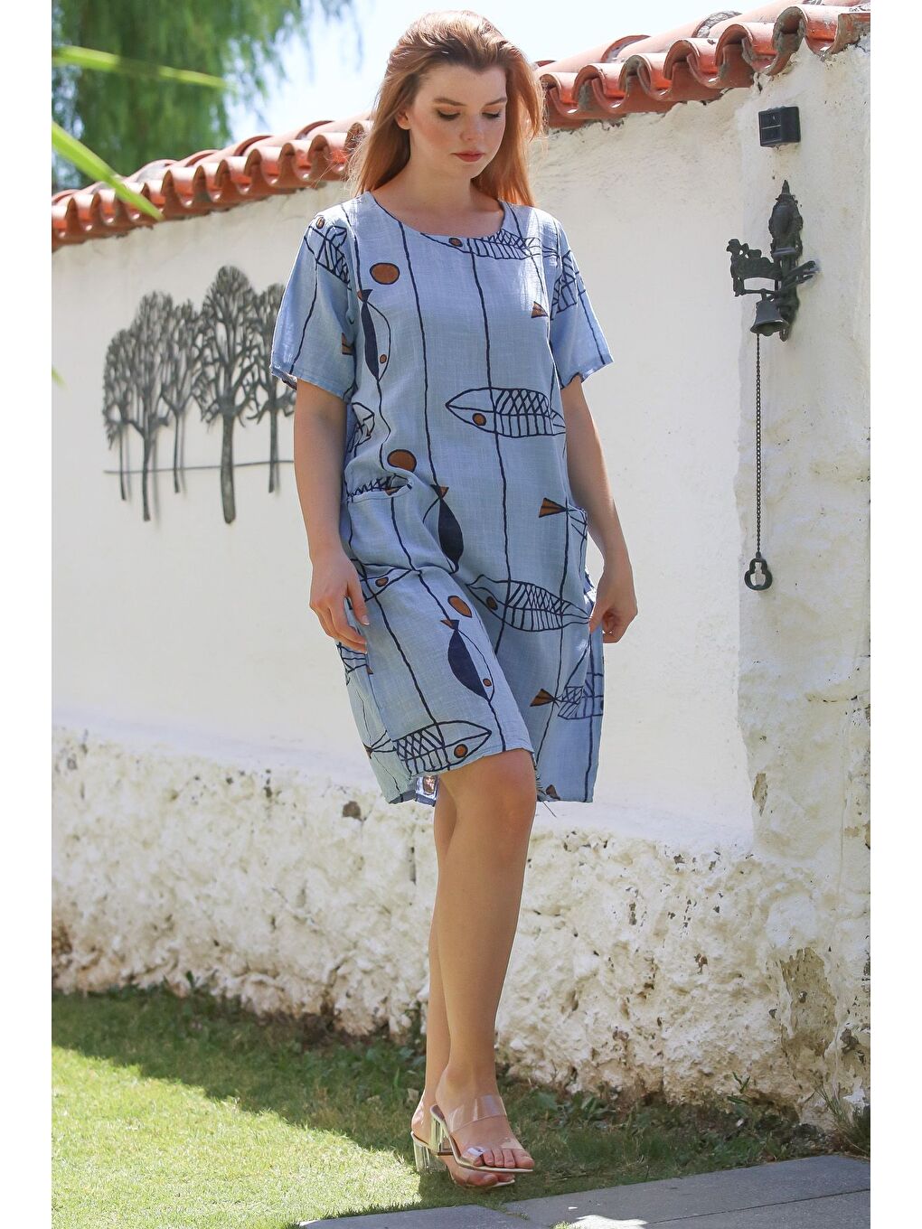 İtalyan Açık Mavi Havuz Yaka Kısa Kol Balık Desenli Casual Keten Görünümlü Dokuma Elbise 100 60-3