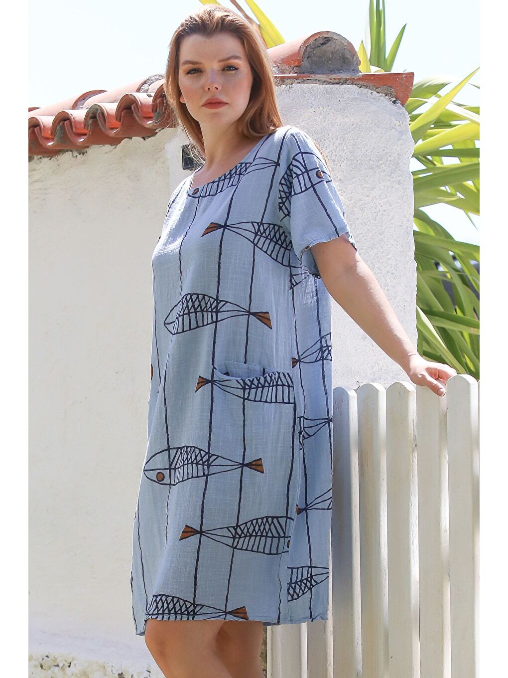 İtalyan Açık Mavi Havuz Yaka Kısa Kol Balık Desenli Casual Keten Görünümlü Dokuma Elbise 100 60-4