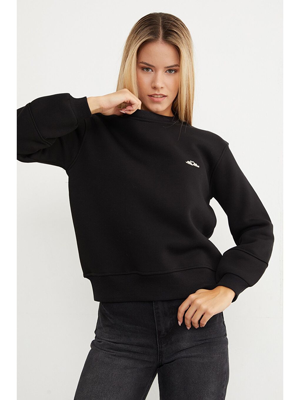 Siyah 3 İplik Metal Aksesuarlı Bisiklet Yaka Sweatshirt-3