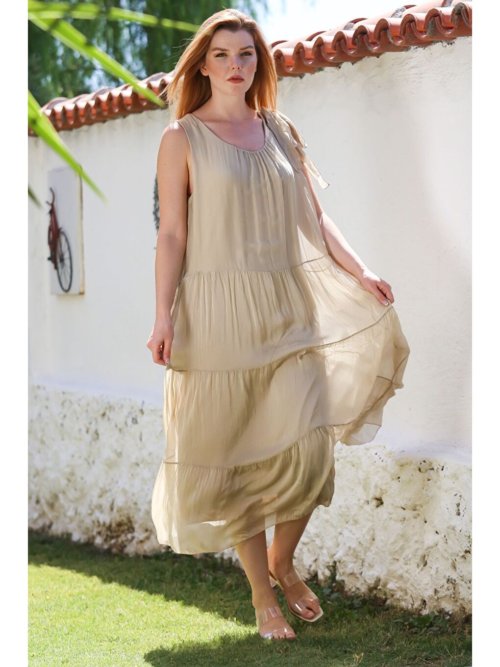 İtalyan Bej Havuz Yaka Kolsuz Bağlamalı Astarlı Casual İpek Dokuma Elbise 130 65