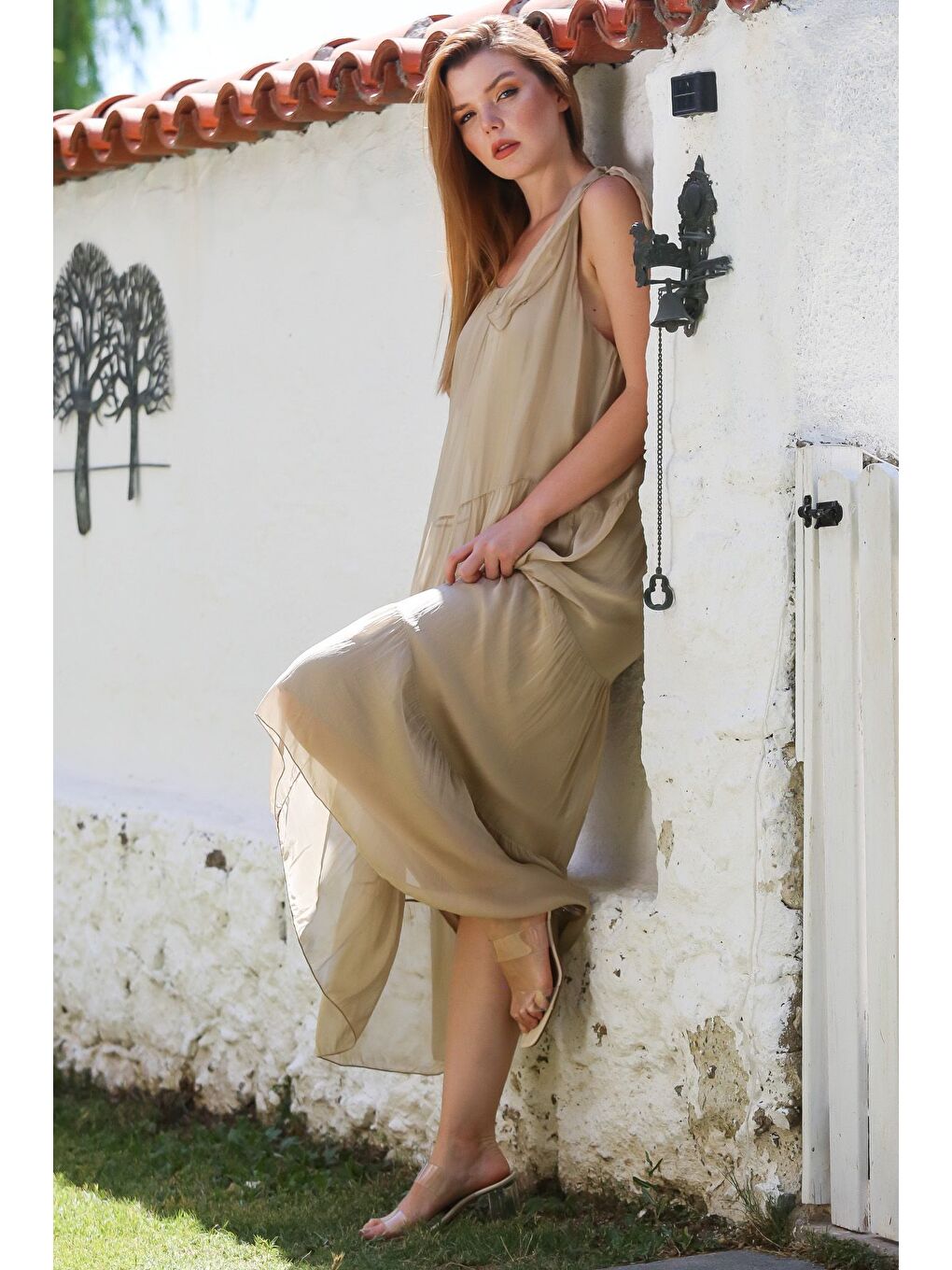 İtalyan Bej Havuz Yaka Kolsuz Bağlamalı Astarlı Casual İpek Dokuma Elbise 130 65-3