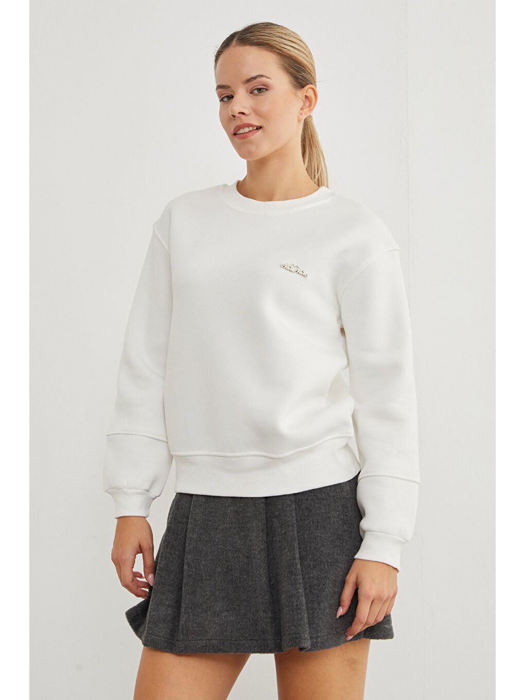 Ekru 3 İplik Metal Aksesuarlı Bisiklet Yaka Sweatshirt-1